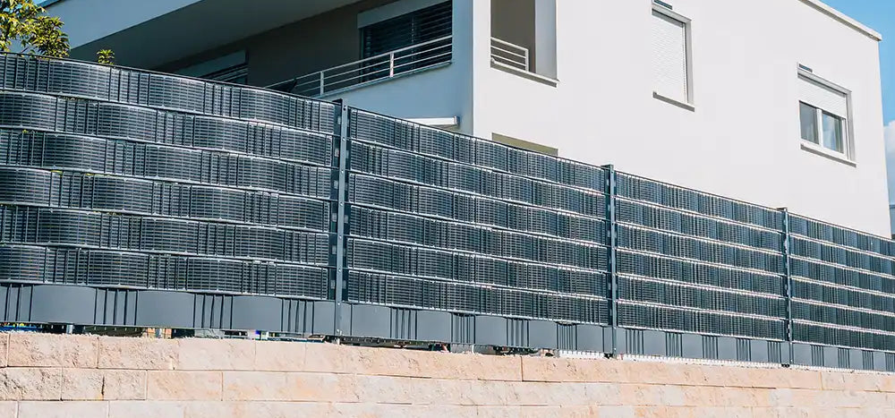 Solarstreifen am Gartenzaun – Anwendung am Haus